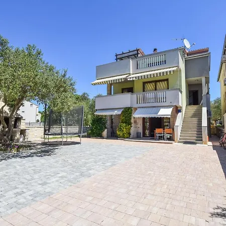 Yelkouan Biograd Na Moru