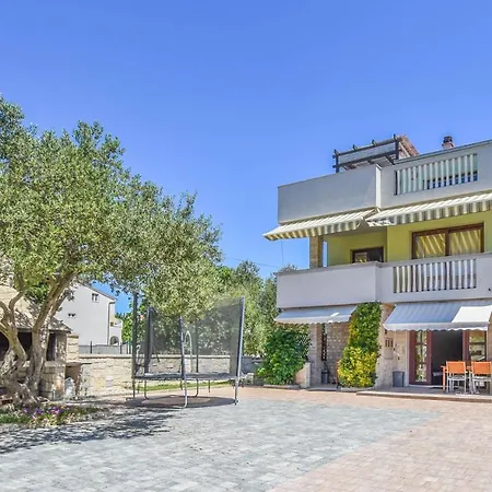 Yelkouan Biograd Na Moru